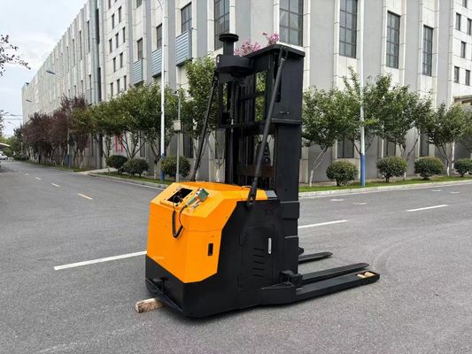 Handling AGV Body Load 3500 kgs 51.2V 200 AH Height 5000 mm