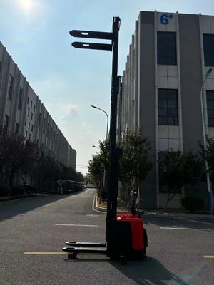 1.5 Ton Double Lift Stacker Truck Younglift CE with 24V210AH Battery Capacity and AC Power