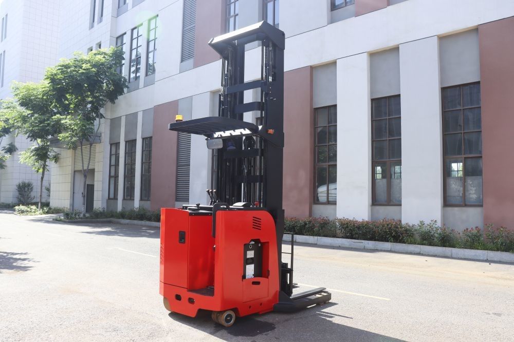 median Order Picking Forklift Truck 1500 KG Order Picker Fork Lift