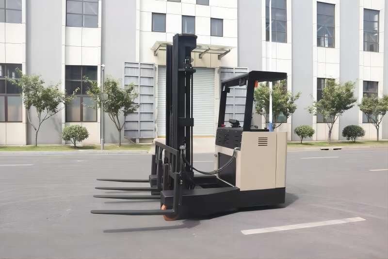 2000 KG Counterweight Forklift 1070*100*35 With 24V/210AH Battery