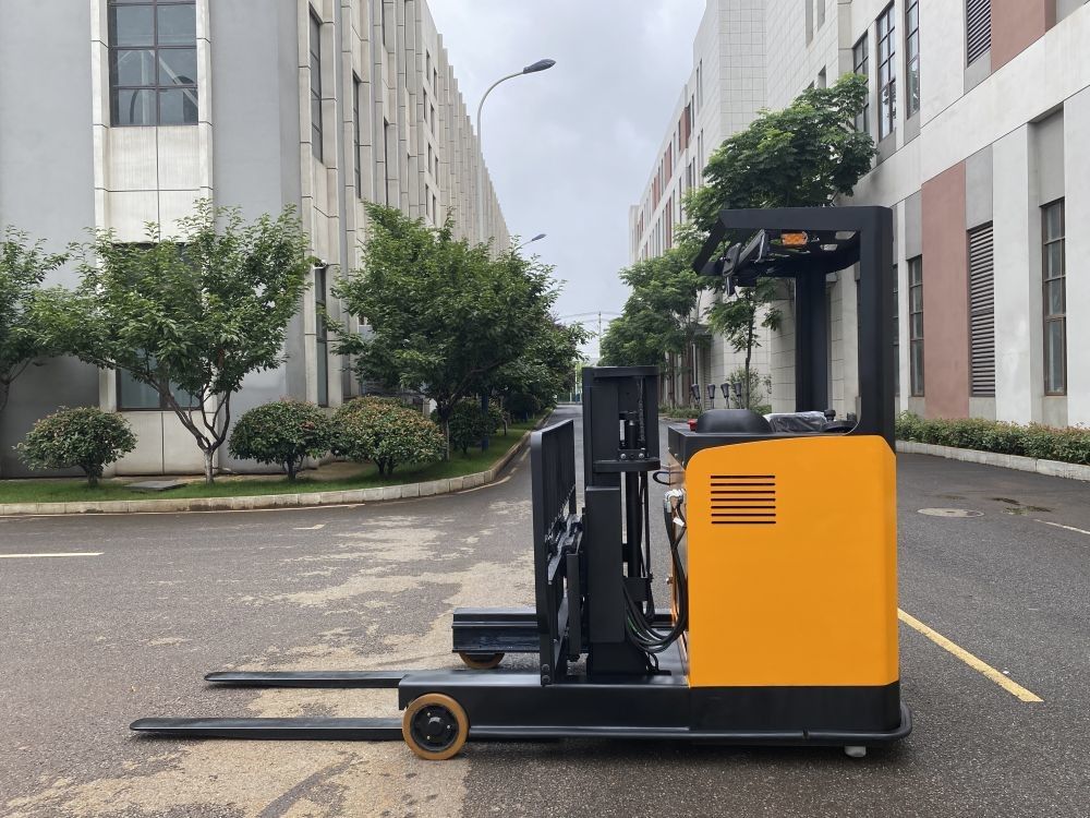 3.0 Ton CDD30A Electric Pallet Stacker Forward Shift Stand On Type