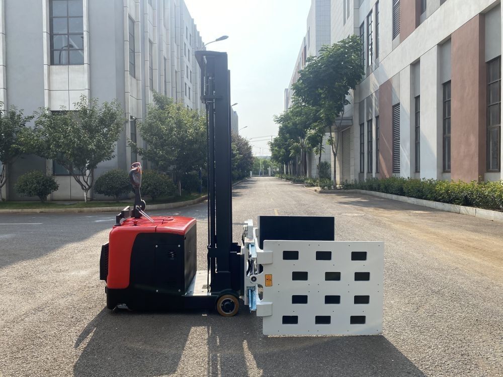 2000 KG  Walkie Pallet Stacker High Strength Fork Legs And Forks Narrow Channel