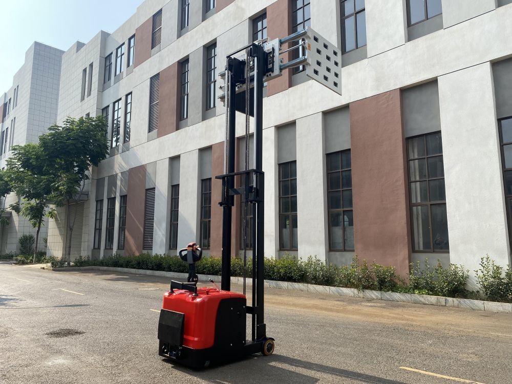 Load Center Distance 500mm Electric Pallet Forklift 3000 KG Powered Walkie Stacker