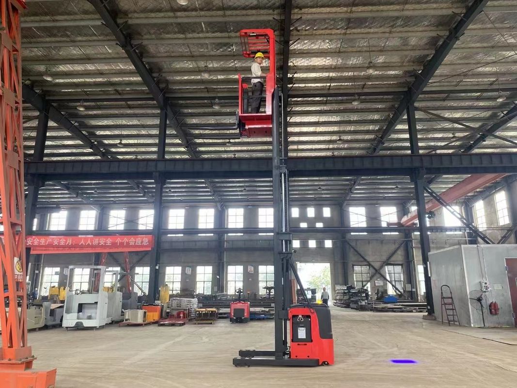 300 KG Warehouse Order Picker Machine Wide angle view Electronic steering