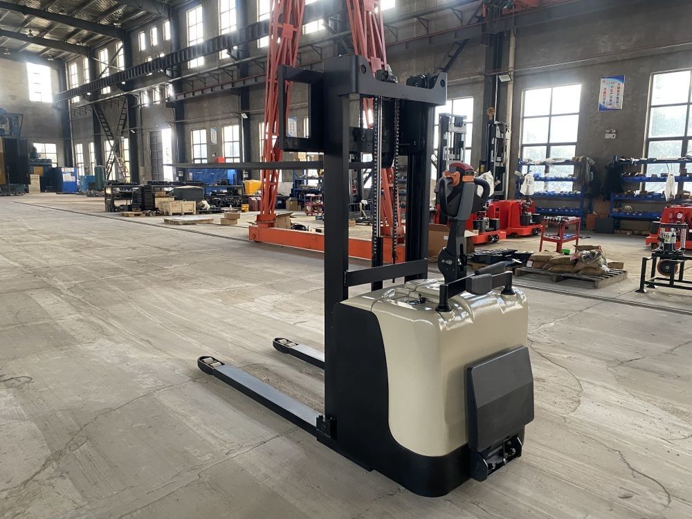 Electronic Steering Lightweight AC Drive Walking Electric Reach Forklift 1500 KG Capacity