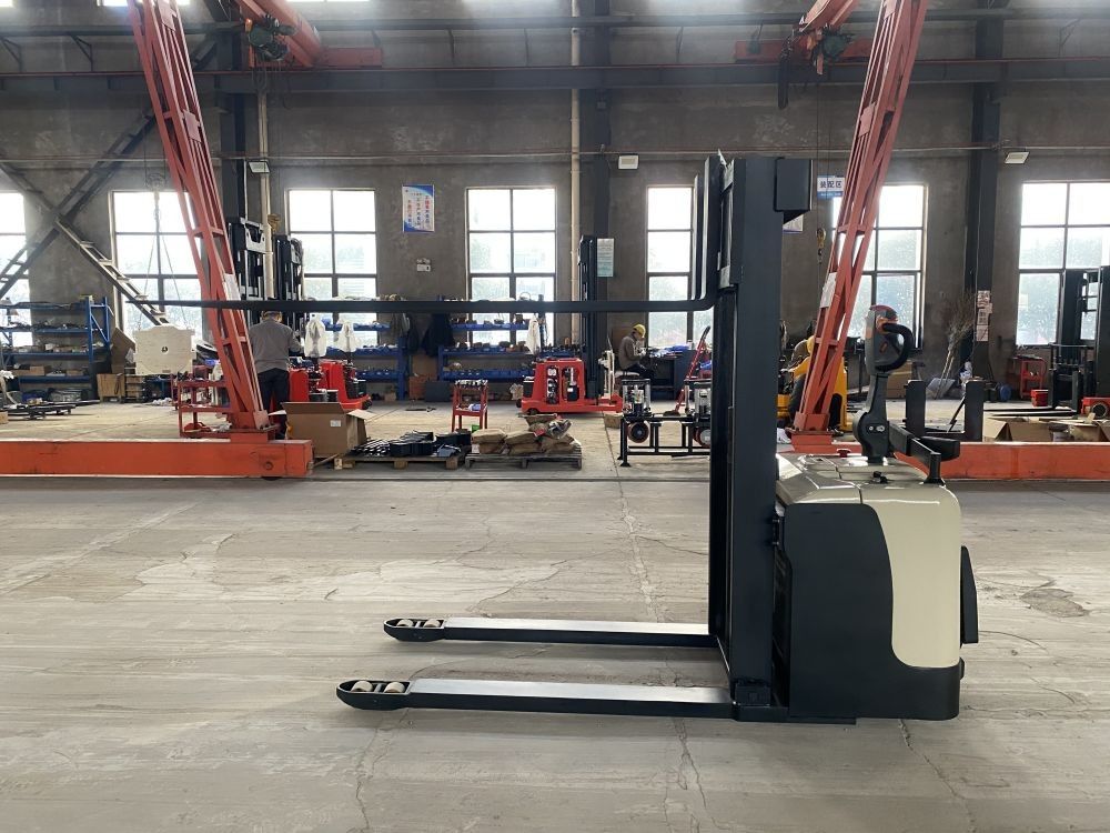 Electronic Steering Lightweight AC Drive Walking Electric Reach Forklift 1500 KG Capacity
