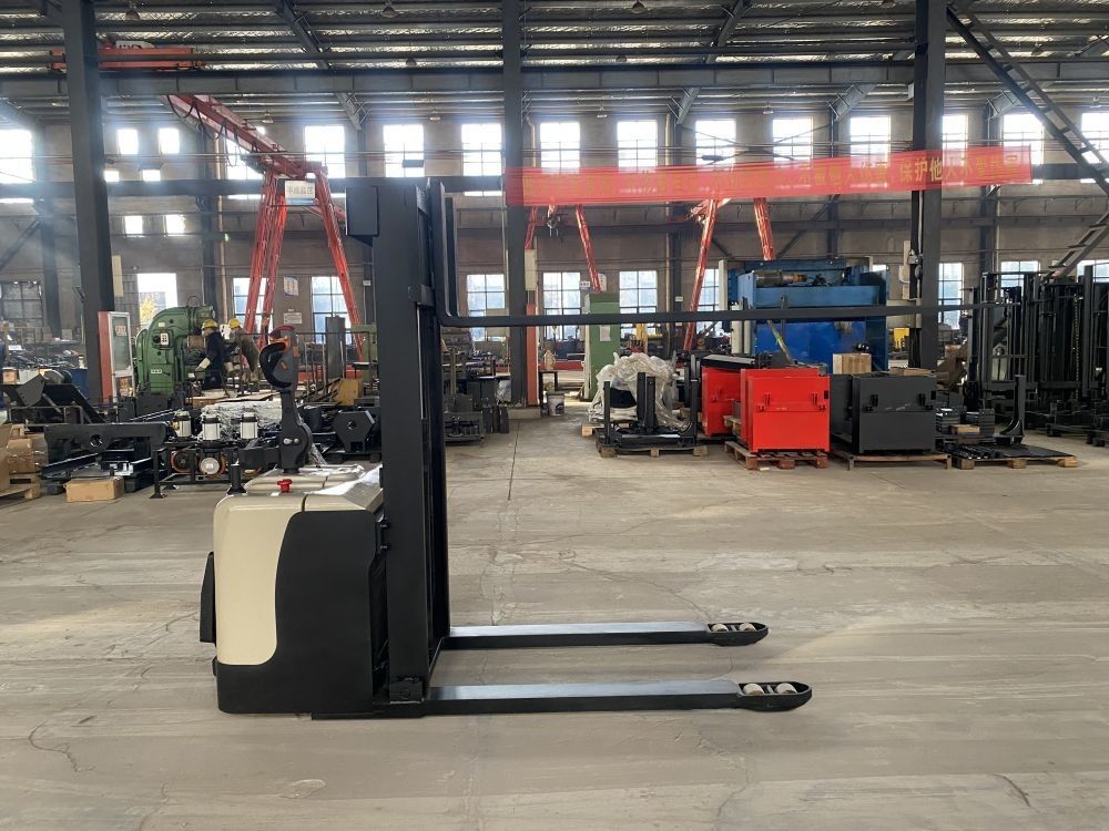 Electronic Steering Lightweight AC Drive Walking Electric Reach Forklift 1500 KG Capacity