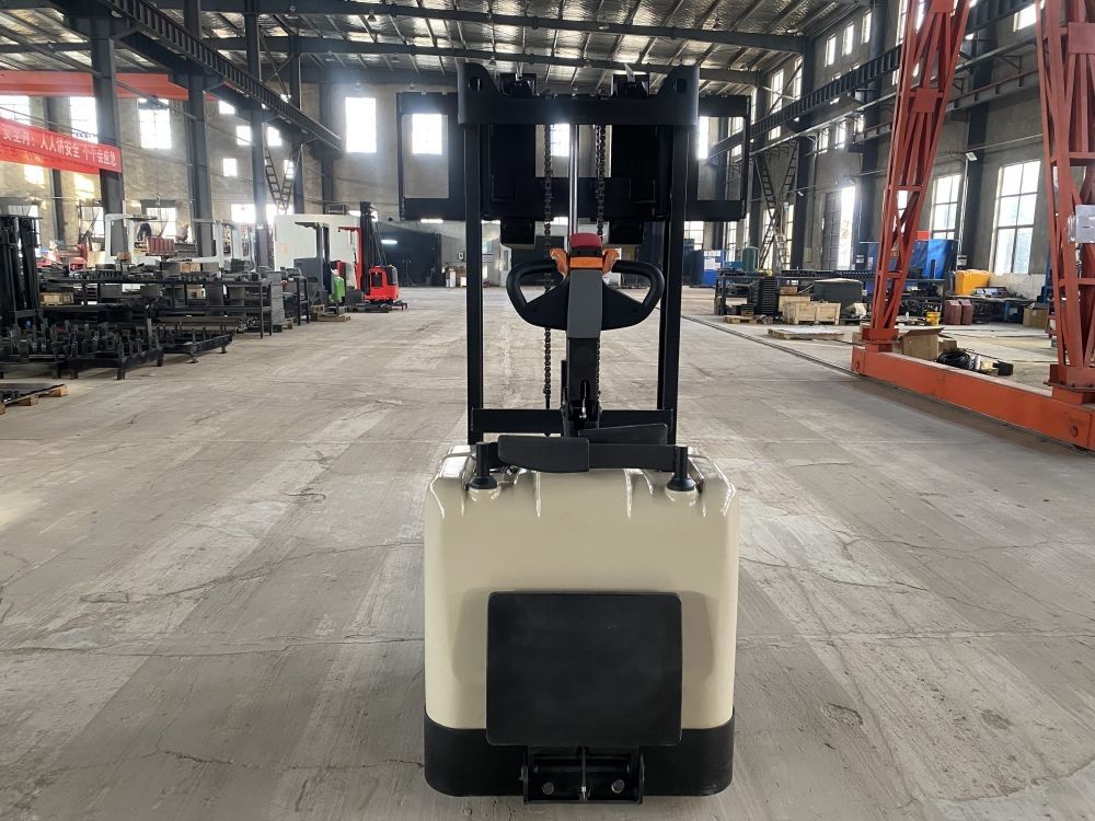 Walking Electric Reach Forklift 1500 KG Capacity AC Drive Fork Tilts Forward And Backward