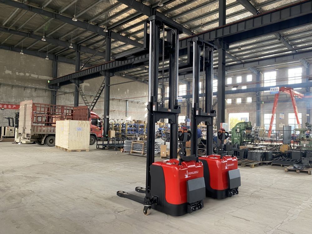 Fully Automatic Electric Pallet Stacker Forklift Truck Rated Capacity 3000 KGS Lifting Height 3000mm