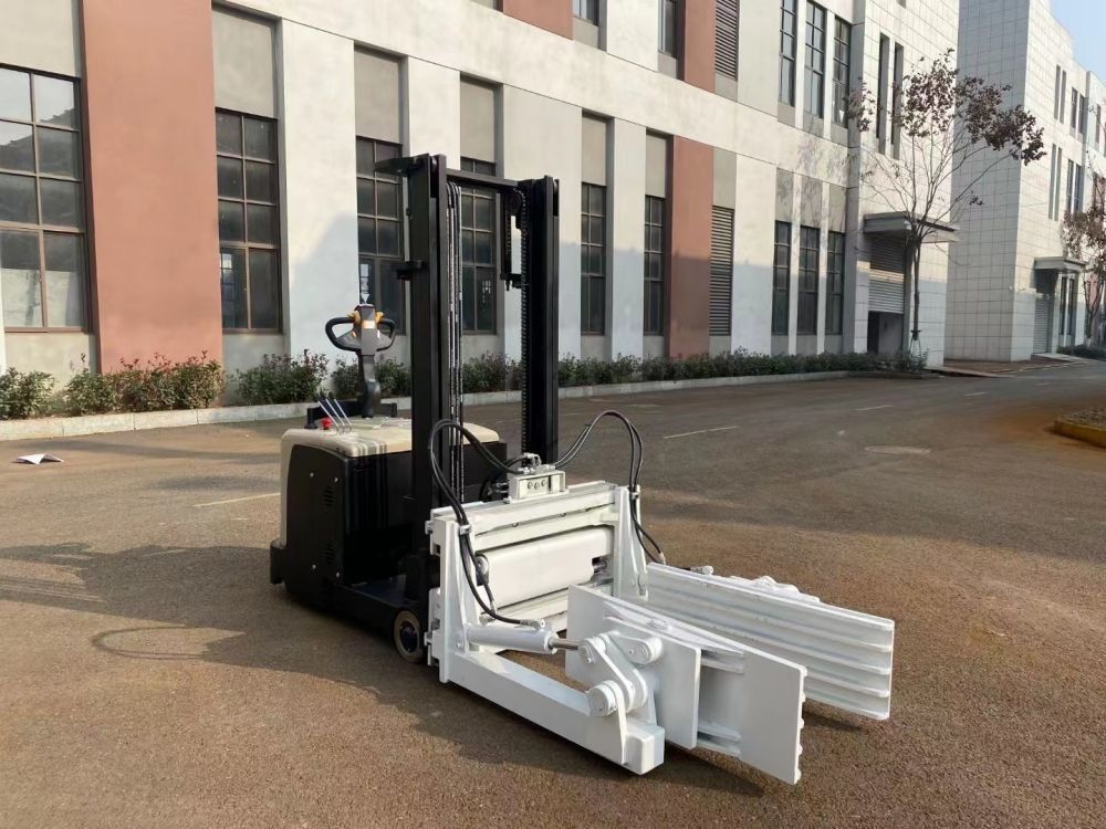 Non Standard Electric Balanced Forklift Lift Height 3000M Lithium Battery 25.6V 160AH