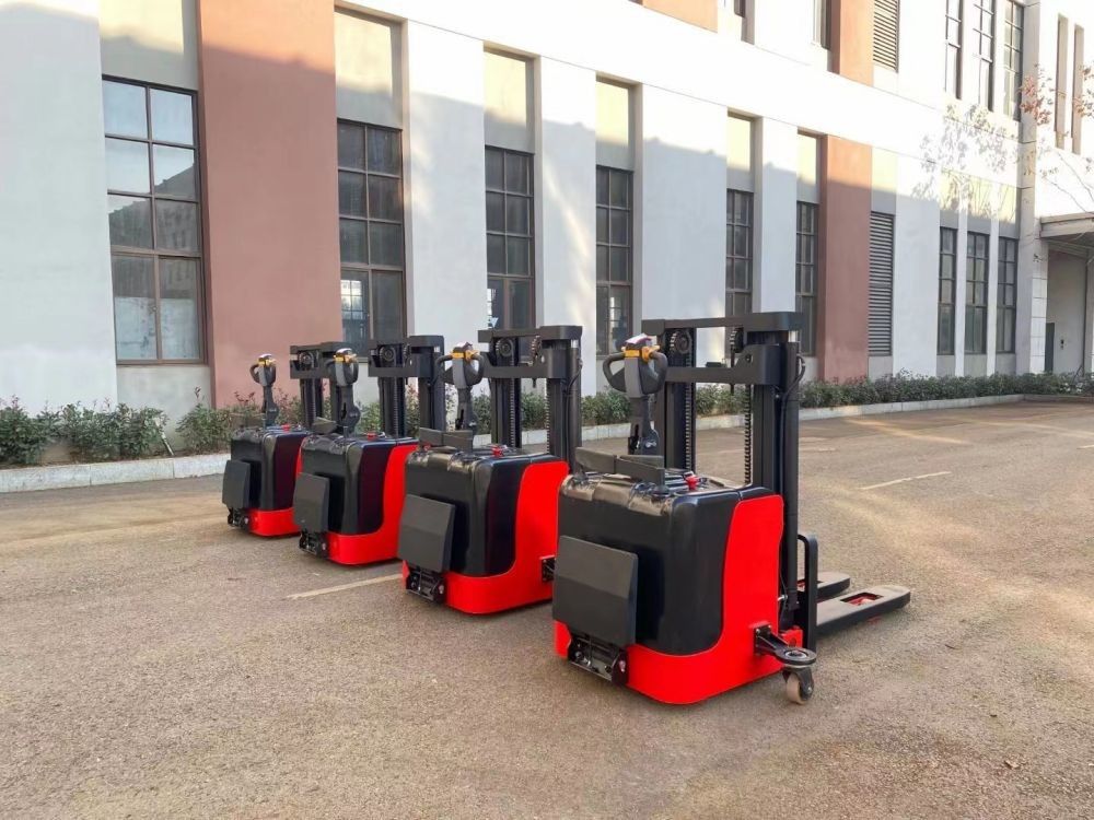 Standing Style Electric Pallet Stacker Load Capacity 3000kg Lifting Height 2000mm