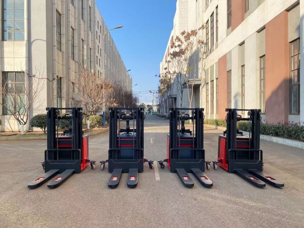 Standing Style Electric Pallet Stacker Load Capacity 3000kg Lifting Height 2000mm