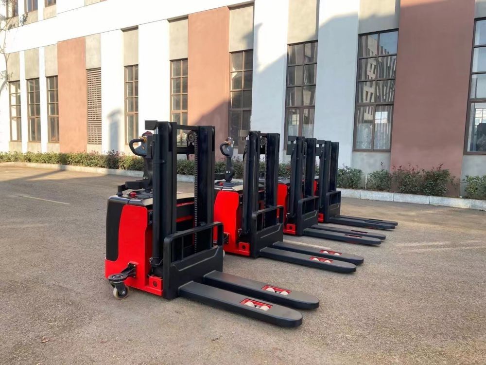 Standing Style Electric Pallet Stacker Load Capacity 3000kg Lifting Height 2000mm