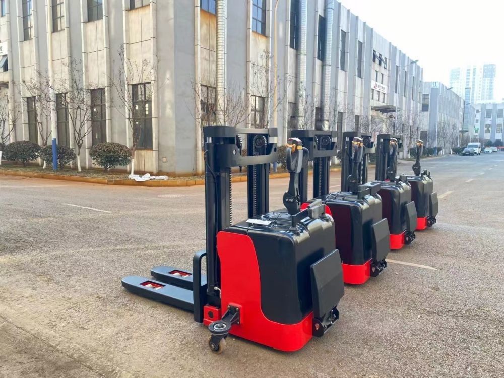 Standing Style Electric Pallet Stacker Load Capacity 3000kg Lifting Height 2000mm
