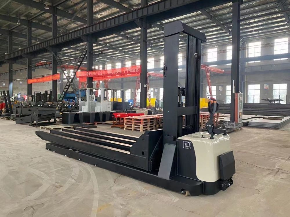 Load Capacity 2500kg Electric Pallet Stacker For Furnace, 4 Forks Electronic Steering Pedal