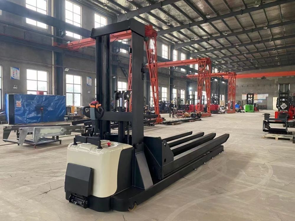 Load Capacity 2500kg Electric Pallet Stacker For Furnace, 4 Forks Electronic Steering Pedal