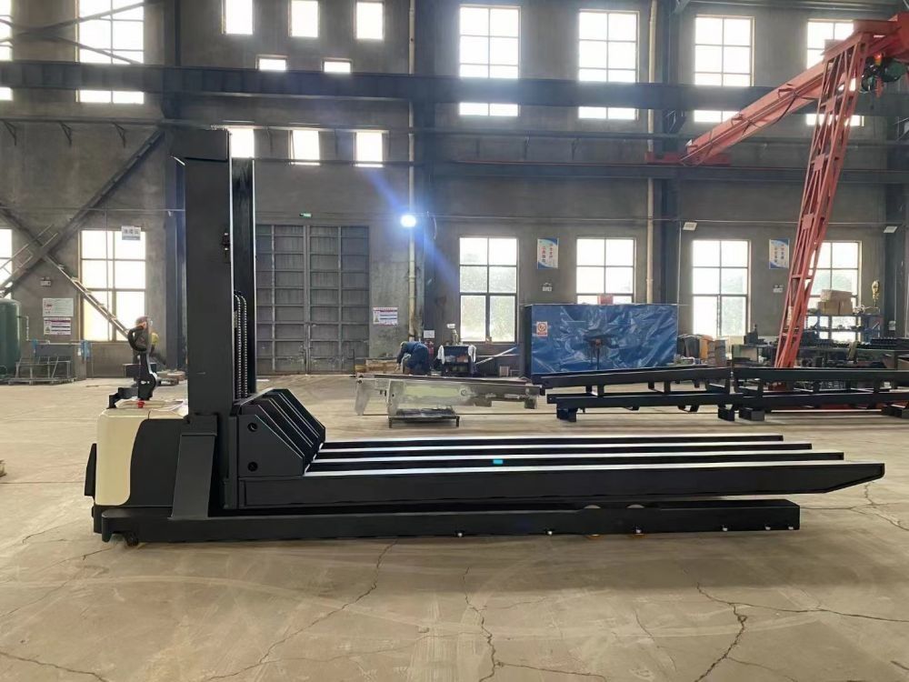 Load Capacity 2500kg Electric Pallet Stacker For Furnace, 4 Forks Electronic Steering Pedal