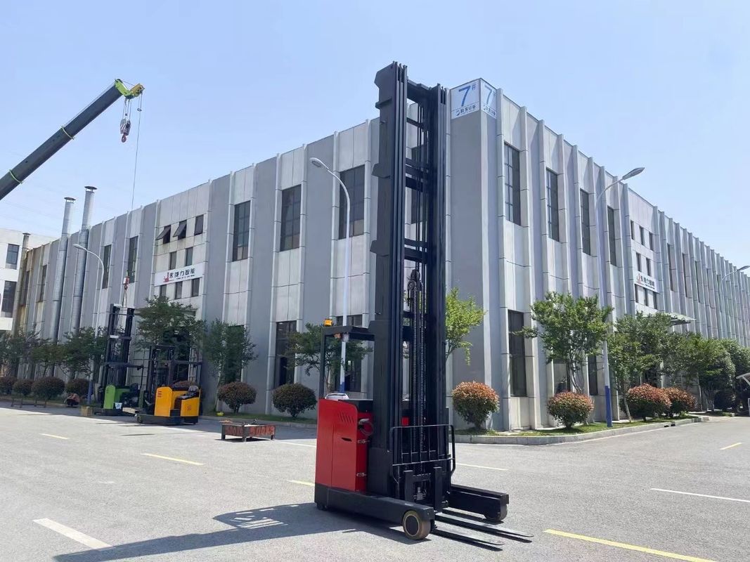 2.5 T Power Forward Moving Forklift Seated Pallet Stacker Forklift Truck With 48V 500AH Battery Lifting Height 13500mm