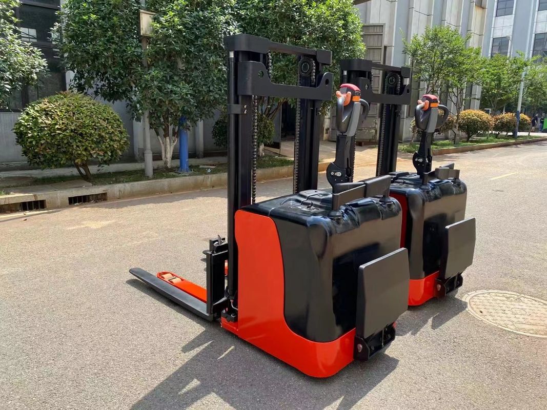 1500 KG  Electric Pallet Stacker Electronic Steering Pedal Protection Arm Lifting Height  2500mm