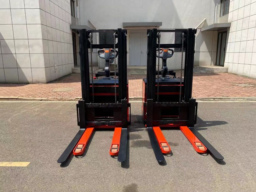 1500 KG  Electric Pallet Stacker Electronic Steering Pedal Protection Arm Lifting Height  2500mm