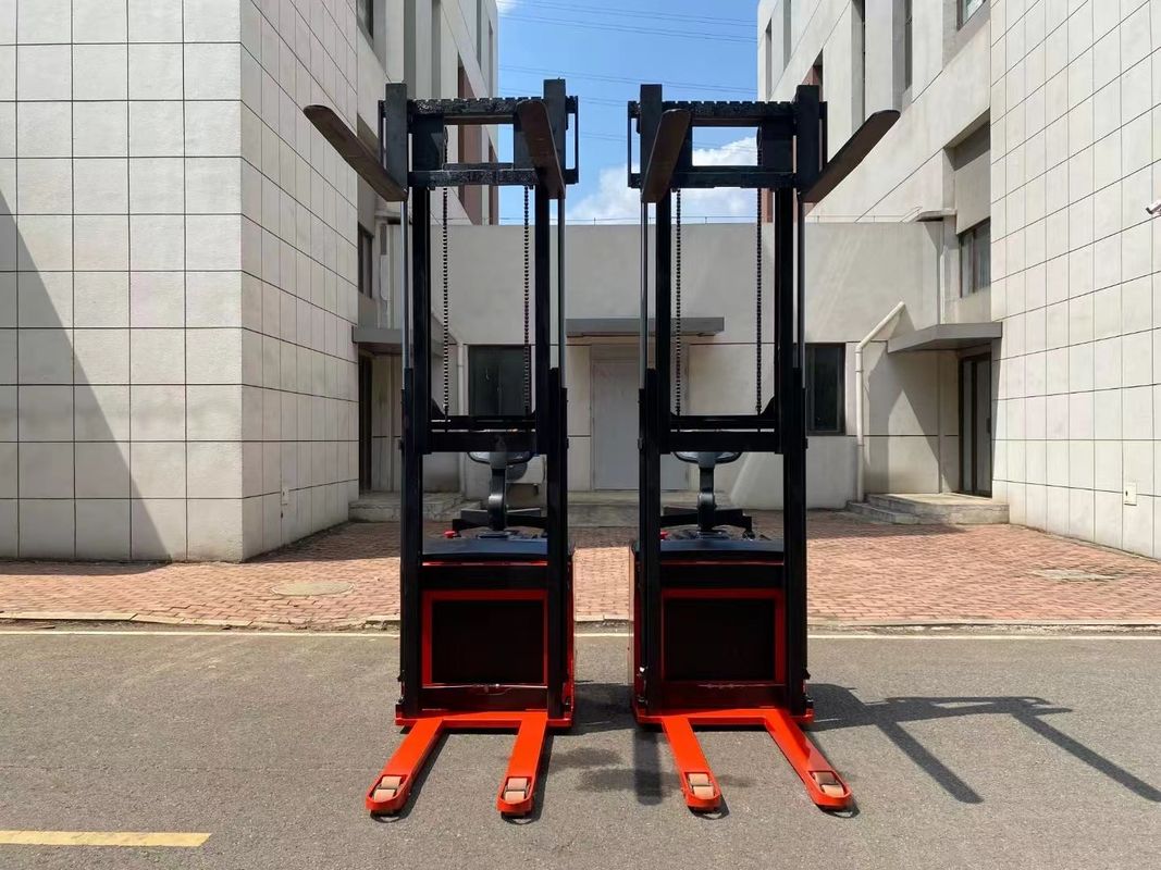 1500 KG  Electric Pallet Stacker Electronic Steering Pedal Protection Arm Lifting Height  2500mm