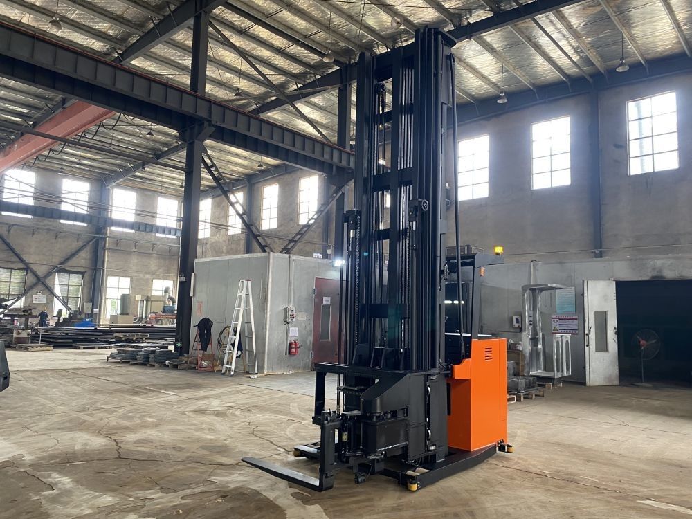 3 Way Electric Pallet Stacker 1500 KG Lifting Height 10000 mm Stand-on Driving type