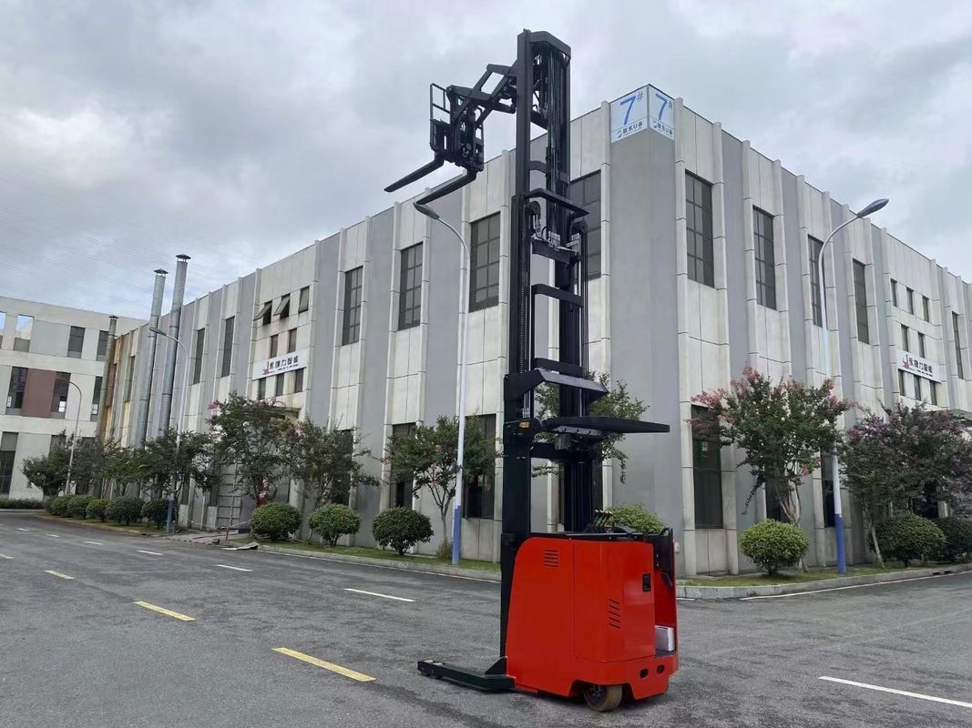 Electric Double Extension Forward Shift Forklift Capacity 1600 KG Lifting Height 5500 MM