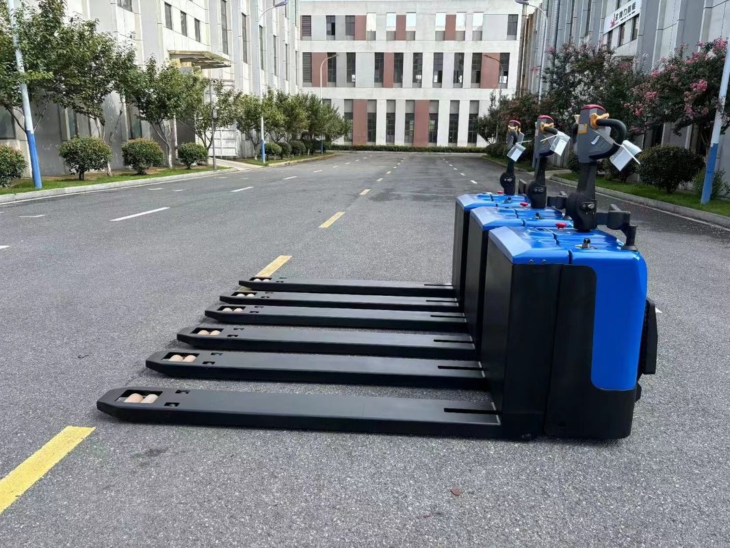 Customized Electric Pallet Staker Jack Capacity 3000 KGS Fork Lenght 2000 Meters With Pedal Protection Arm