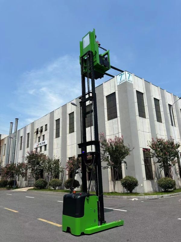 600 KG Electric Pallet Picker Cart with 680 mm Fork Width and 24V420AH Battery Capacity