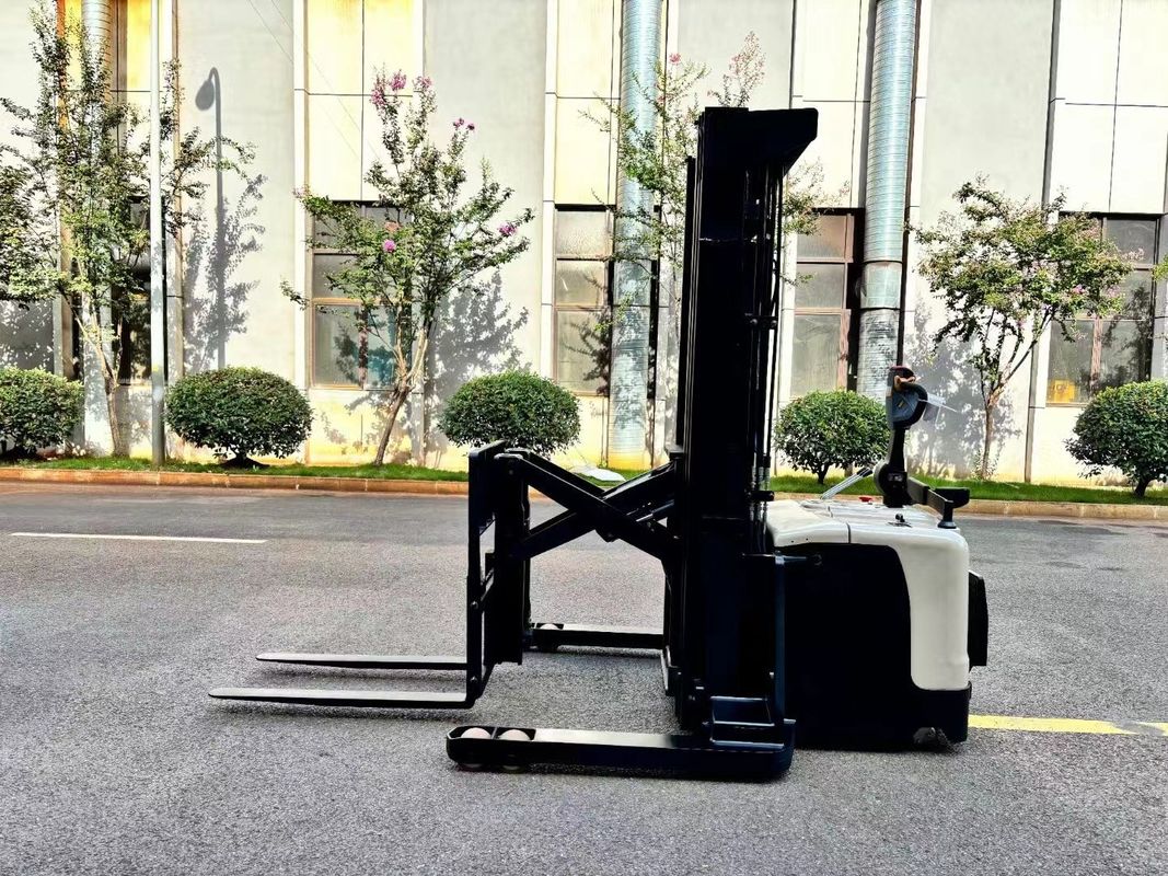 Forward Moving Electric Reach Forklift With Polyurethane Tire And AC Drive Motor