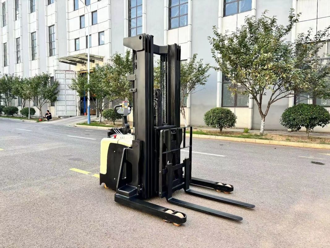 Forward Moving Electric Reach Forklift With Polyurethane Tire And AC Drive Motor