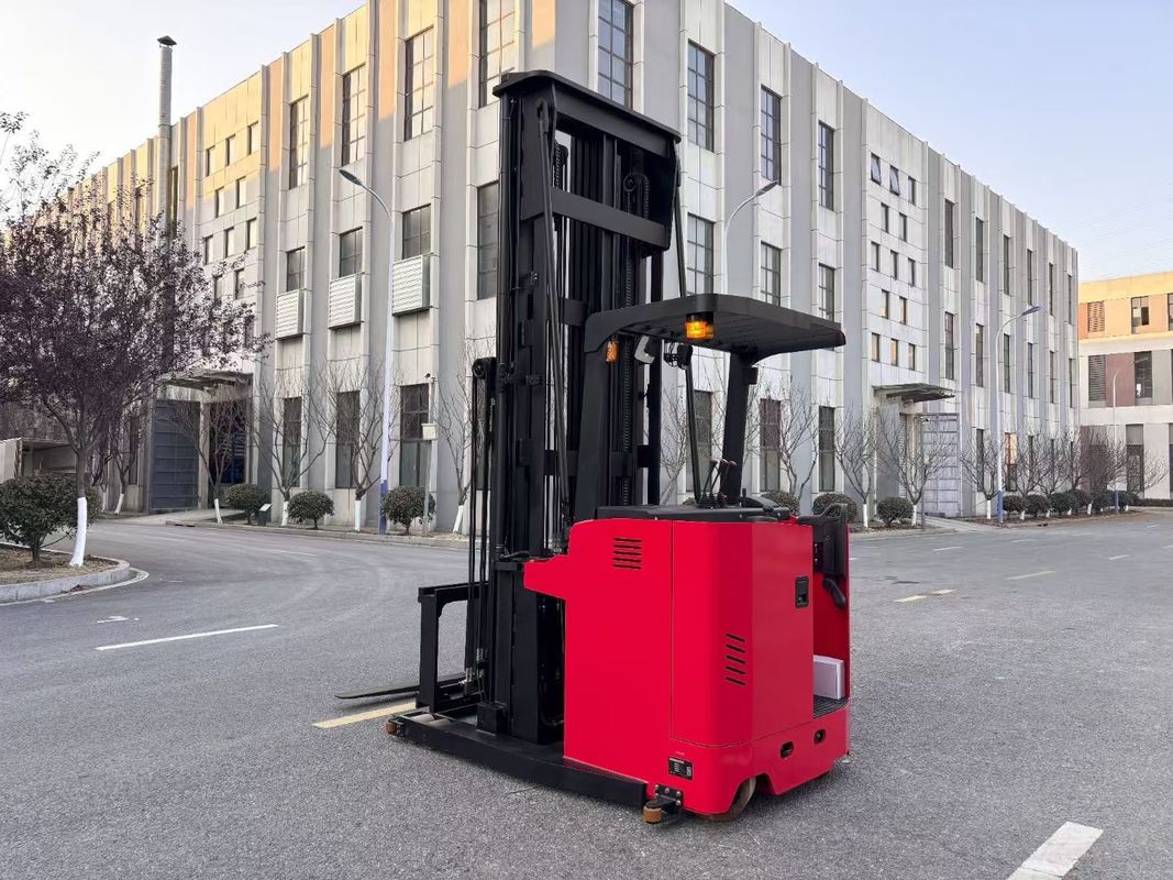 Narrow Aisle Operations Three-way Electric Pallet Stacker Fork Rotated Left and Right Rated Weight 1500 KG Lifting Height  7000 MM